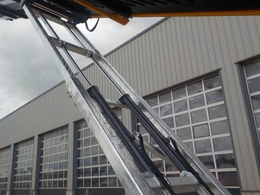 BF7048M Tracked Bin Feeder Conveyor