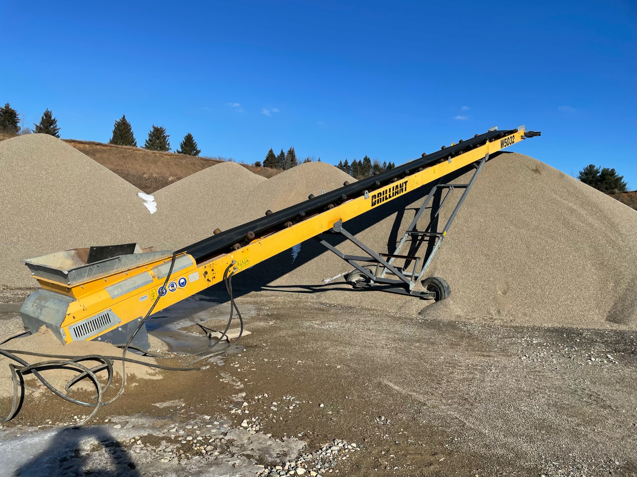 Brilliant W5032 Wheeled Conveyor