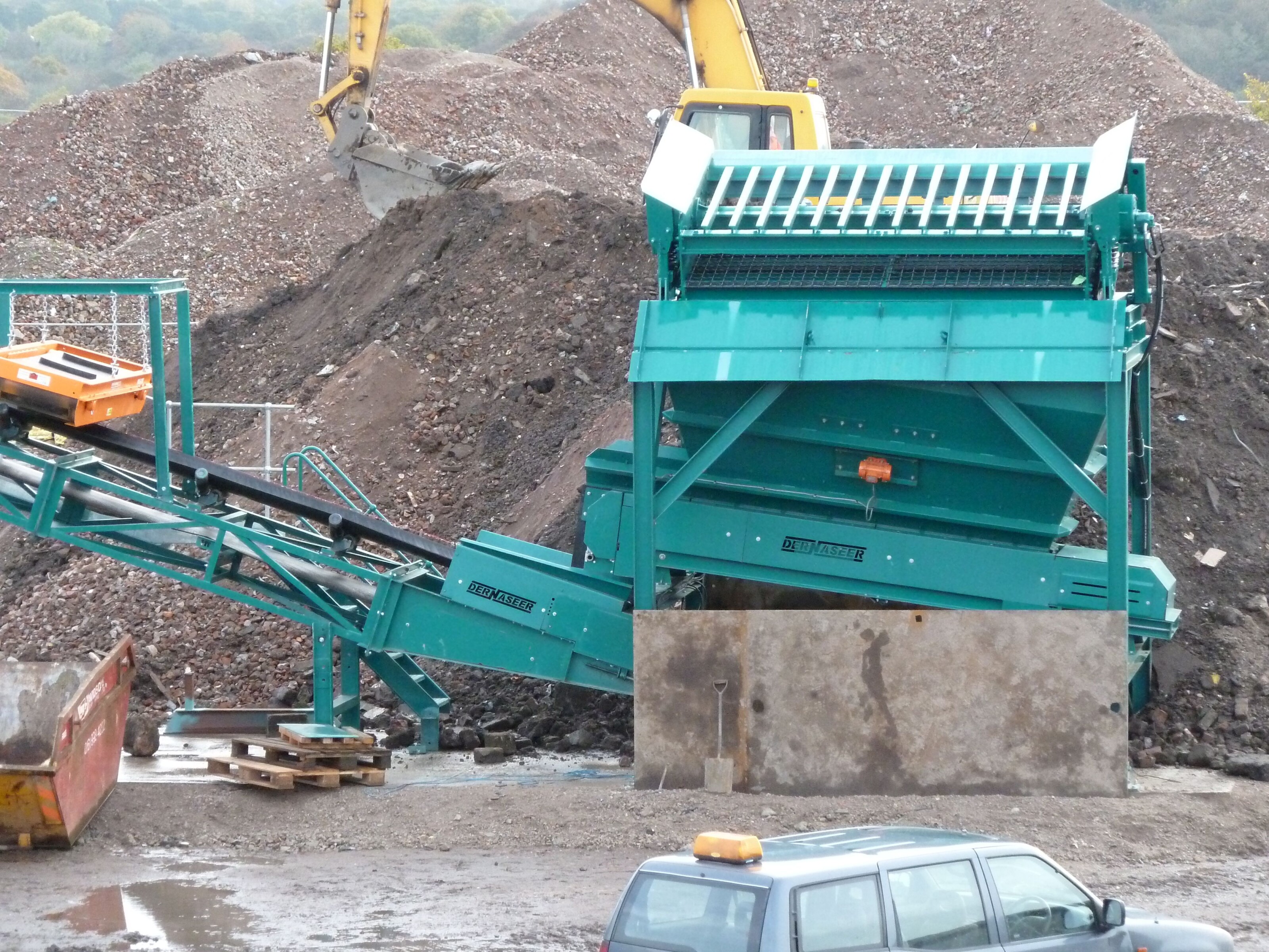 Dernaseer Belt Feed Hoppers