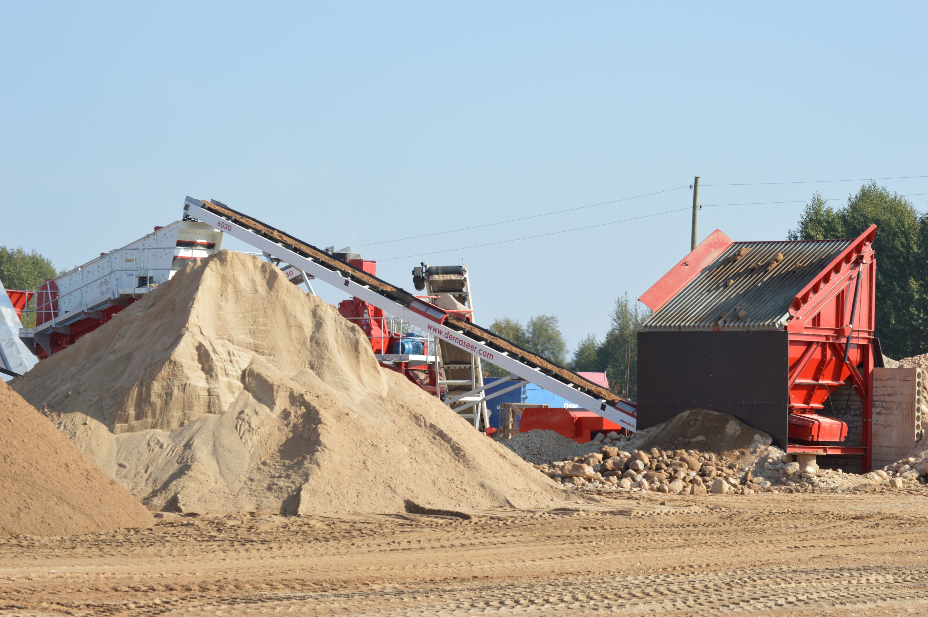 Dernaseer Belt Feed Hoppers